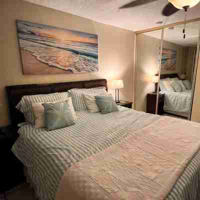 Breathtaking Ocean view 14th floor condo, 10 minutes from the airport Rooms