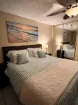 Breathtaking Ocean view 14th floor condo, 10 minutes from the airport - Private Pools
