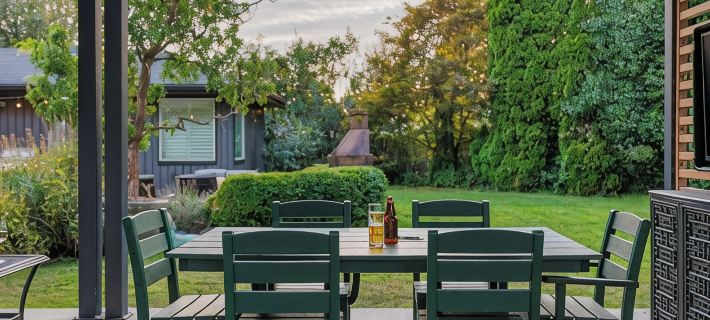 Premier Location: Group-Friendly, Walk to Autzen! Hotels in Eugene
