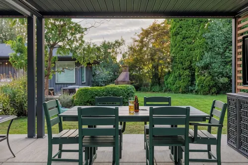 Premier Location: Group-Friendly, Walk to Autzen! - 4-Star