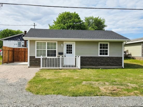 Maxwell House - Entire House on Quiet Street!