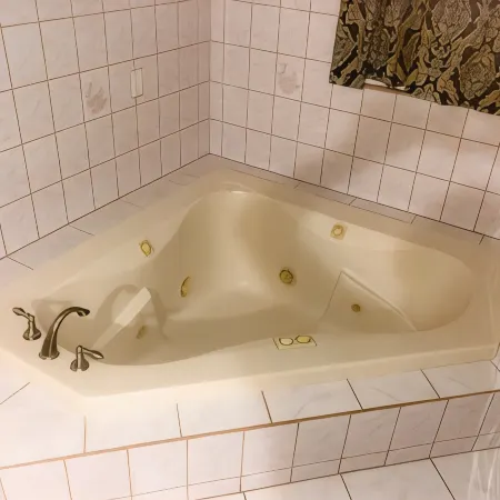 Casa Blanca Inn & Suites