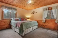 Lakefront! Pine Cone Cottage on Lake McKinley NEW