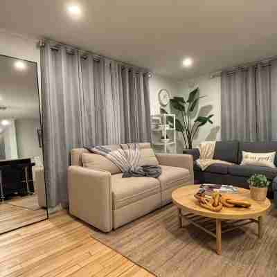 Modern 3 Bd Oasis, Convenient city living w/ parking Others