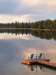 Lake front private Bunkies …accommodates 6 people!