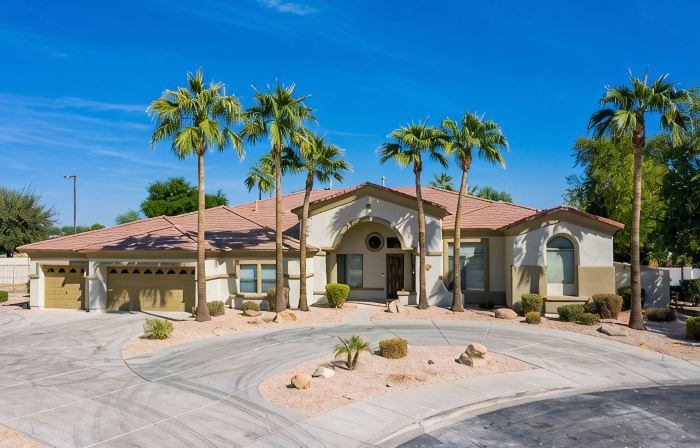 Big Luxury House on Golf Course in Gated Community