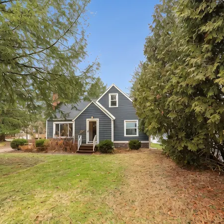 Peaceful Portage Lakes Retreat • Spacious 3Br on Private 1‑ Lot
