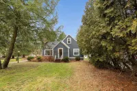 Peaceful Portage Lakes Retreat • Spacious 3Br on Private 1‑ Lot