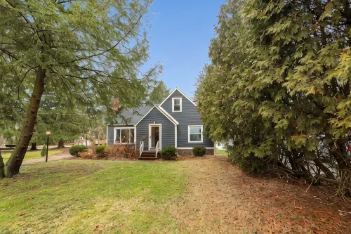 Peaceful Portage Lakes Retreat • Spacious 3Br on Private 1‑ Lot - Homestays