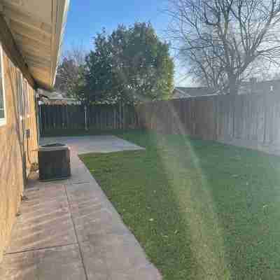 Charming 3-bedroom house with WiFi, AC in Modesto Hotel Exterior