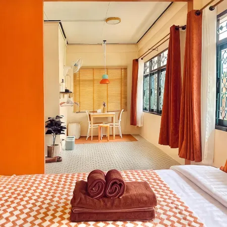 Papaya House Bangkok - Wat Arun Отели рядом с достопримечательностью «Пирс Тха Тиен»