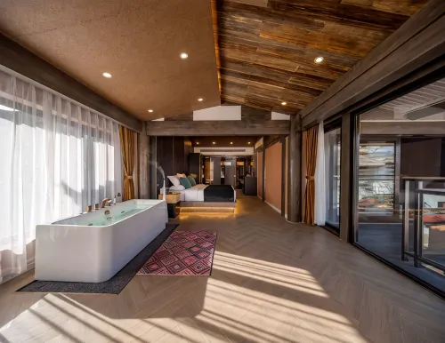 Chuye · Hearthside Tea Brewing · CafeCoco Designer Luxury Retreat (Lijiang Ancient Town Branch) - อ่างจากุชชี่