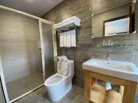 Lukang Holiday Hostel - parking