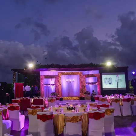 Holiday Inn Mumbai International Airport by IHG Отели рядом с достопримечательностью «Национальный институт промышленного инжиниринга»