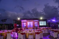 Holiday Inn Mumbai International Airport by IHG - spa