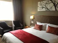 Rainbow Towers Hotel & Conference Centre - С бассейном