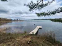 Modern Cozy Woman Lake Woodland Cabin, 24 acres, lakeshore, woodstove, AC, Wi-fi - Hytter