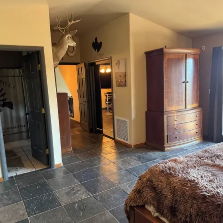3-bedroom home in Pine-Strawberry with WiFi, fitness room, AC, no pets