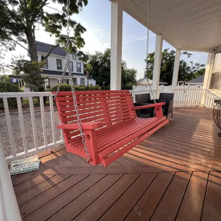 Charming Waterfront Home: Spacious, Modern, Near Attractions & Universities