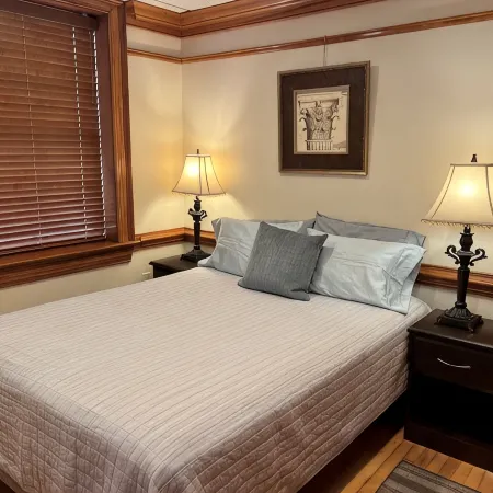 Historic Downtown Condo-1 Bedroom