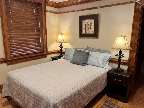 Historic Downtown Condo-1 Bedroom