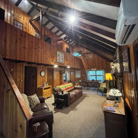 Roomy, Rustic Cabin-4BR, Modern Amenities-Rothrock St Forest near State College
