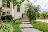 Private Downtown Herndon Escape - Full Amenities