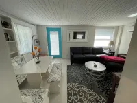 Private Tropical Oasis in Coastal Paradisew Fenced Yard. - Homestays