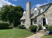 Peaceful escape! PRIVATE 1BR apartment! Stone FP, pool & pickleball court.