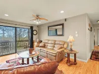 Tranquility Beech: 2Br Condo Steps from the Resort--Parking Lot Level: No Stairs Hotels in Beech Mountain