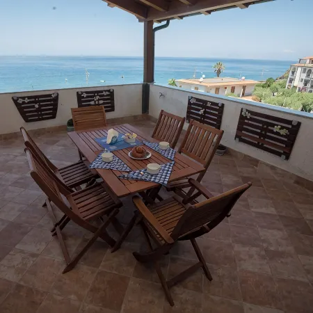BLUE HOUSE AN EXCLUSIVE PENTHOUSE ON THE SEA OF THE AEOLIAN ISLANDS WITH PARKING