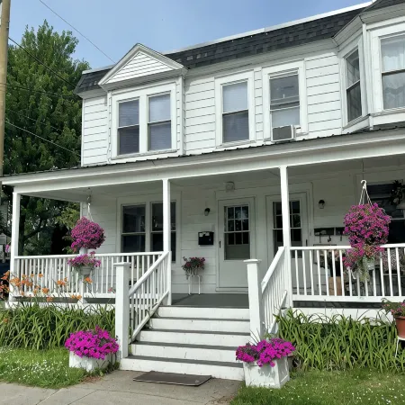3-bedroom apartment in charming Southend Burlington