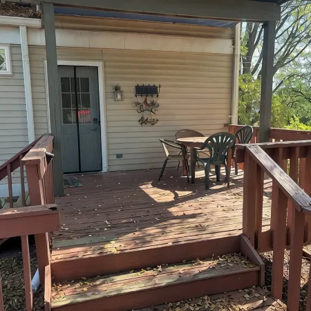 Charming 2-bedroom 1st Floor apartment in lovely Terre Haute with WiFi, AC