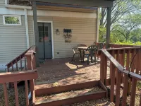 Charming 2-bedroom 1st Floor apartment in lovely Terre Haute with WiFi, AC - 2-نجوم