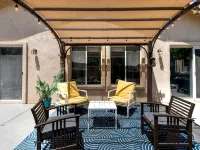 Stylish House in the Indian Palms Country Club. Walking distance to Coachella!