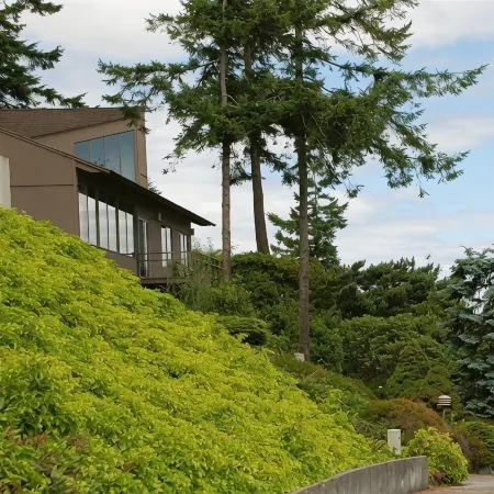 'Harbor View Grand'—Grand View, Home, Hot Tub, Sauna, and Concert Grand Piano.