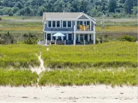 Luxury Beachfront Cottage - ブティック