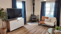 Cozy 2 Bedroom with Mid-Century & Farmhouse Vibes