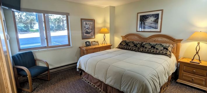 Spacious Condo w/ FREE WiFi, Parking, Heated Pool, Hot Tubs, Skier Shuttle, Hotels in Avon