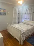 Charming 3-bedroom cottage with WiFi, AC nears parks and shopping - โฮมสเตย์