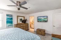 Top Floor, Oceanfront Luxurious 1-Bedroom Suite w/ Spacious Balcony and the Reef - 3-Star
