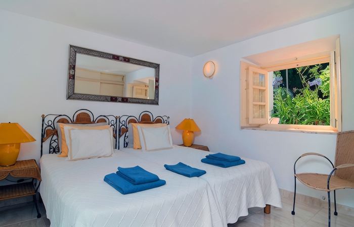 sunny ap. for 2-6 people, exclusive 1a location directly on the beach by the sea