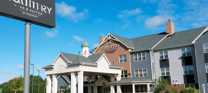 Holiday Inn Express & Suites ZION by IHG Hotels in Lake County