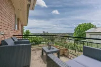 3 bedroom, two bathroom house fully equipped large kitchen, extensive lounge