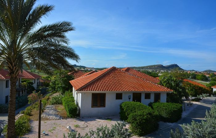 Spacious detached villa for 6 people on the beach of Blue Bay Curacao