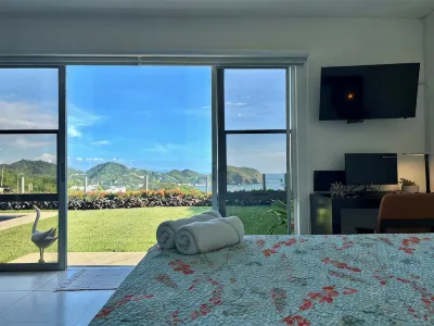 Amazing Hilltop Beach House - Ocean & Mountain Views! Các khách sạn ở 