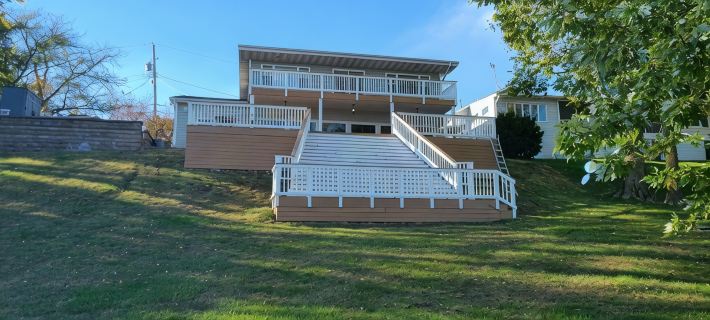 Large Waterfront Home w/ Boat Rental Available, Great for Family Vacation. Hotels in Macon County