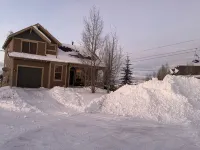 Ski In / Ski Out Enjoy the beautiful mountains and watch the skiers go by! - Wi-Fi