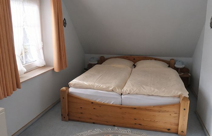 Beautiful, lovingly decorated octagon. House, well maintained. garden