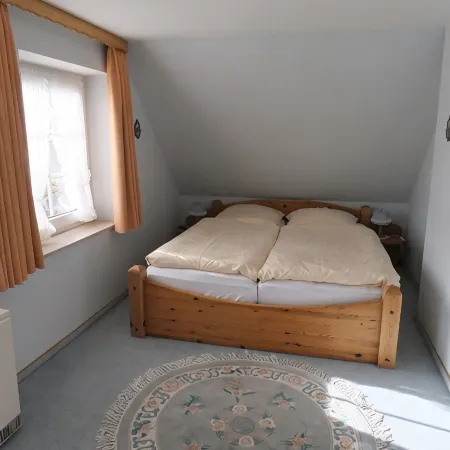 Beautiful, lovingly decorated octagon. House, well maintained. garden